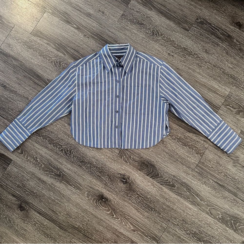 Banana Republic Blue and White Stripe Boxy Crop Button Up